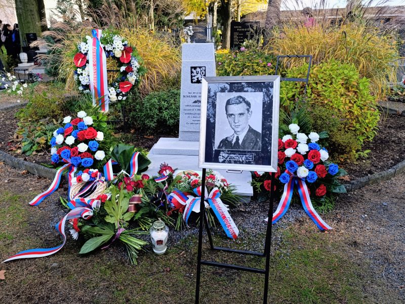 Uložení ostatků parašutisty Bohumíra Martínka